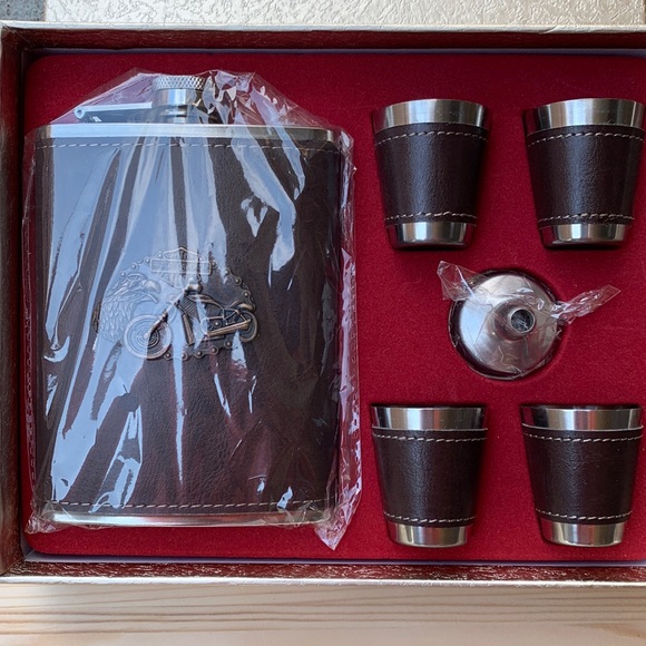 Other - Harley Davidson Flask Set
